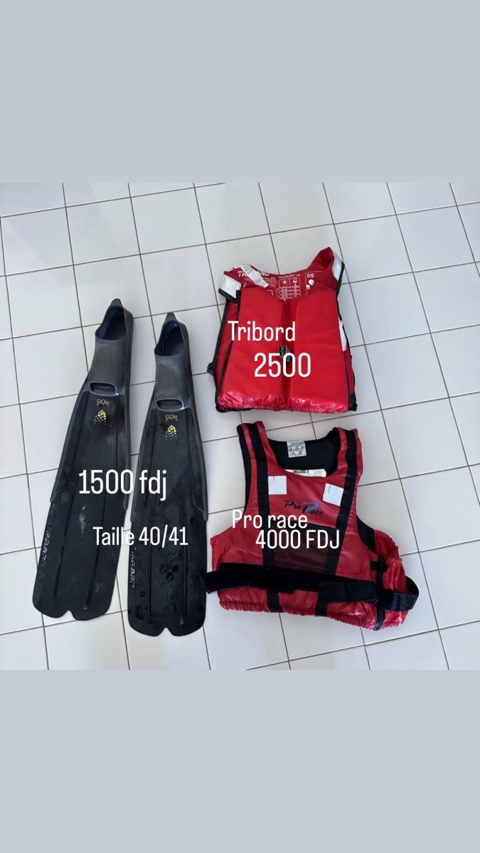 Equipement nautique, gilet pro race et tribord, palme incluse