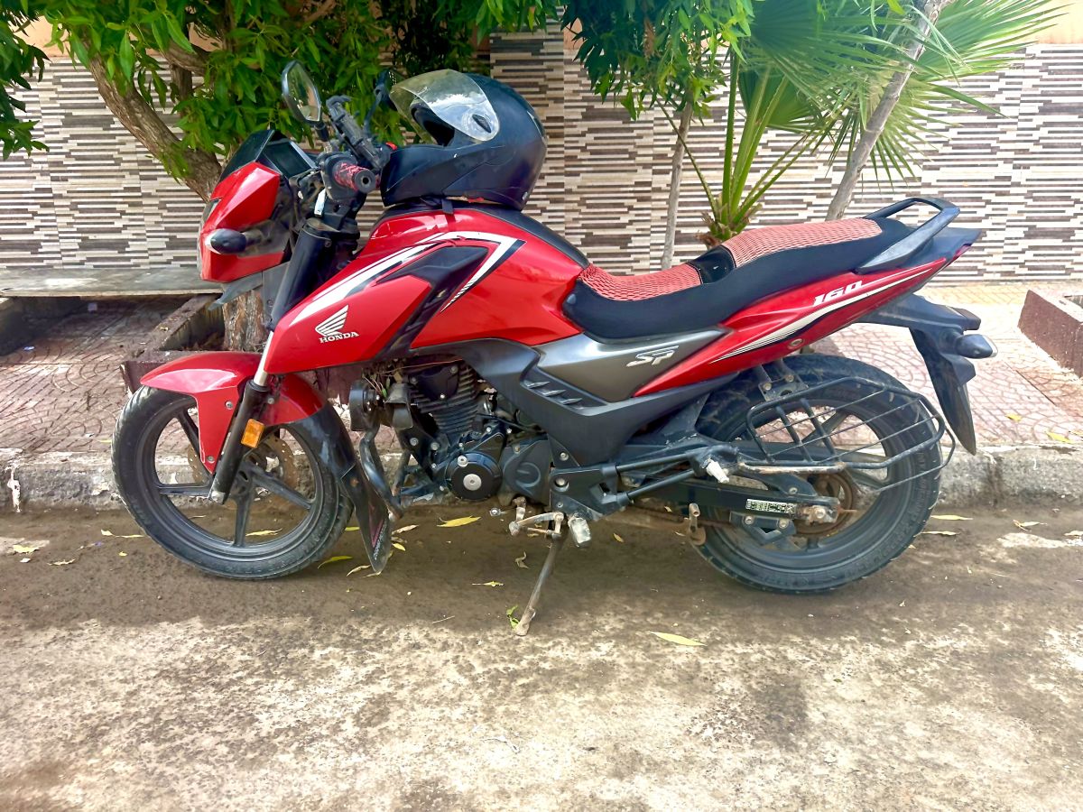 Moto Honda 160cc en parfait état
