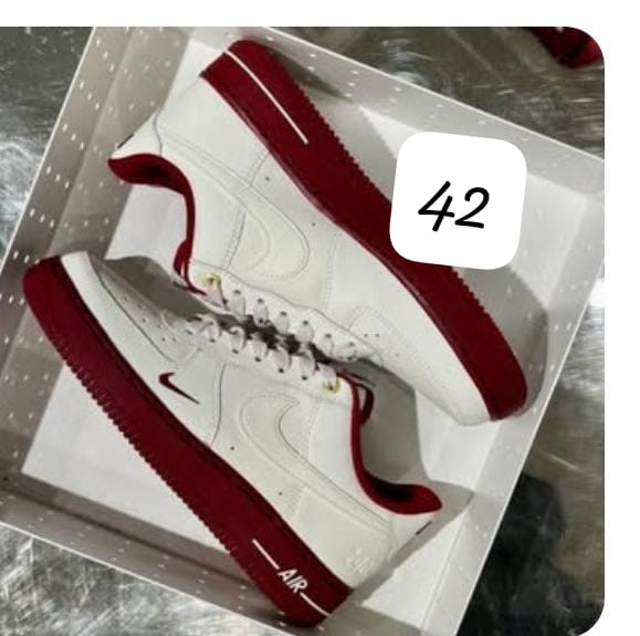 Chaussures Nike Air Neuves, Taille 42 - Occasion en Or !