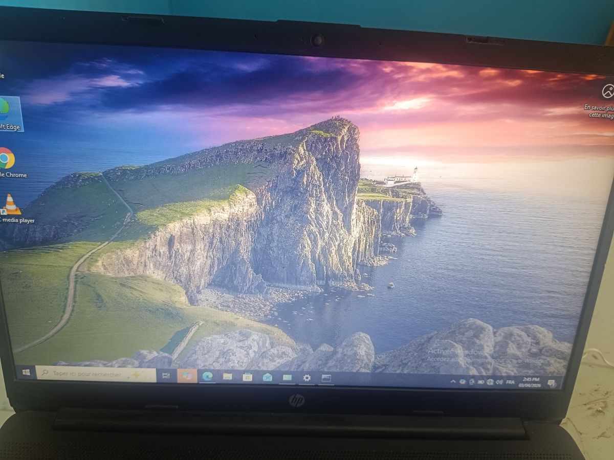 Ordinateur portable HP 15-dw avec grand écran et clavier AZERTY complet