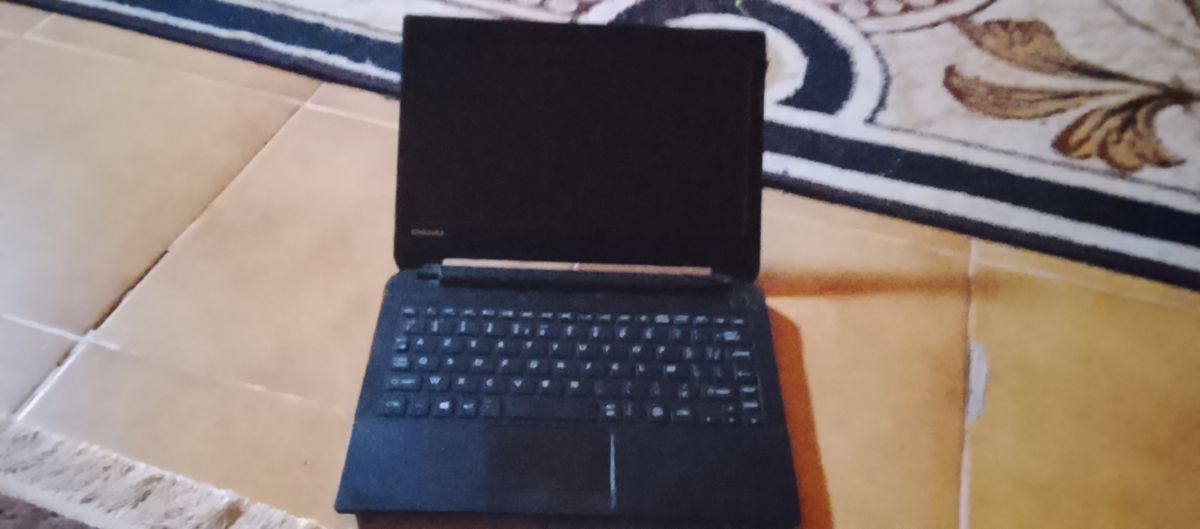 Toshiba Portable 15 bon état + chargeur et souris inclus