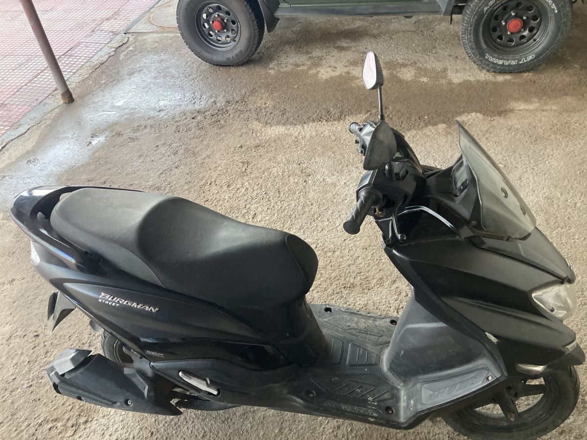 Scooter Suzuki Burgman 125, excellent état - prix négociable