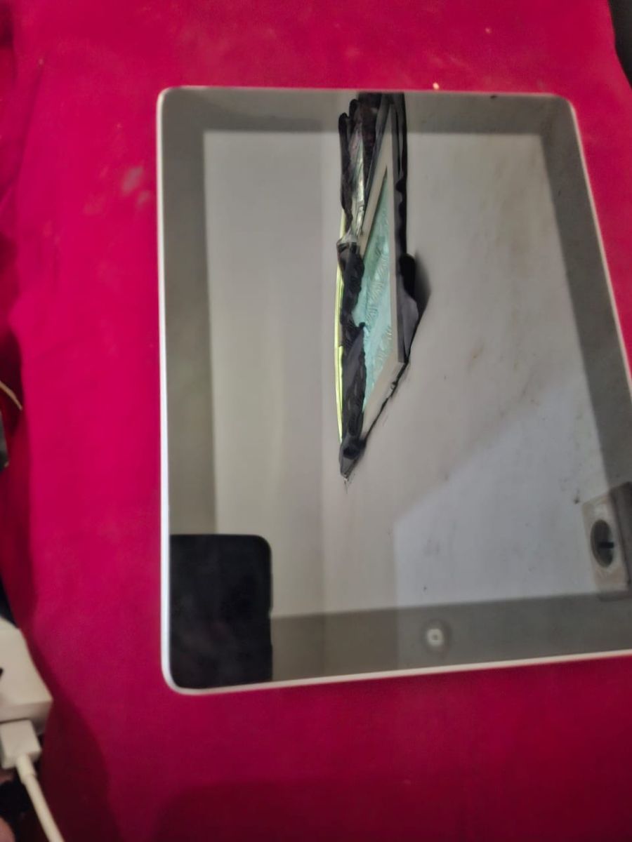 iPad iPhone 100giga, batterie en bon état, couleur beige