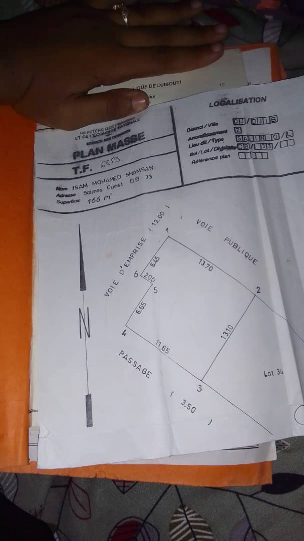 Terrain de 175m² avec extension et titre foncier à vendre à GR.A