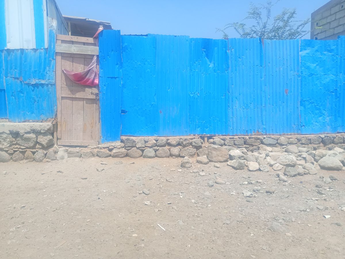 Terrain stratégique à vendre au pk 12