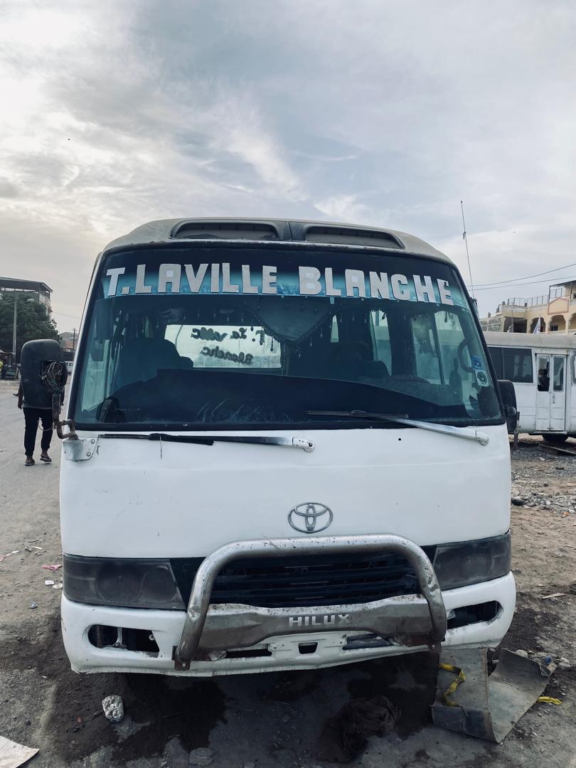 Bus Toyota Coaster 25 places, moteur d\'origine, excellent état