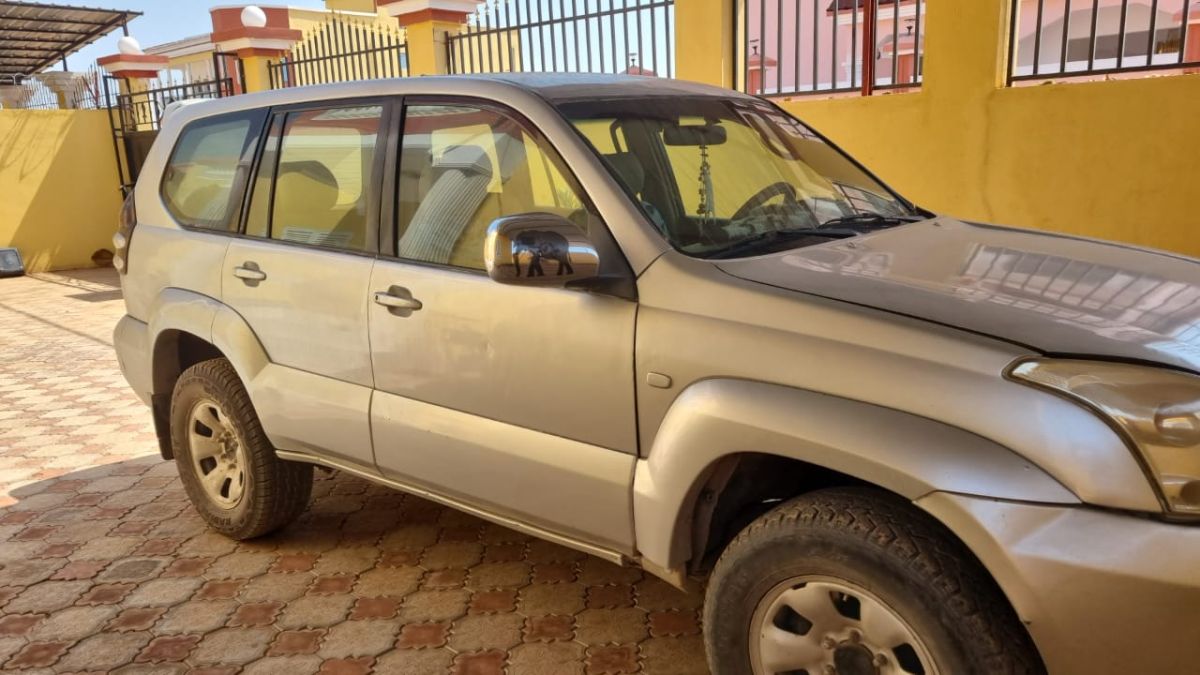 Toyota Prado 2009, 4x4 manuel, 7 places, entretenue, 2 pneus neufs