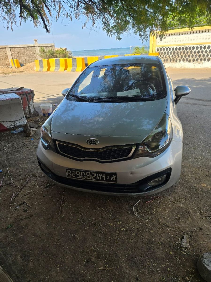 Kia Pride, boîte automatique, essence, climatisation fonctionnelle