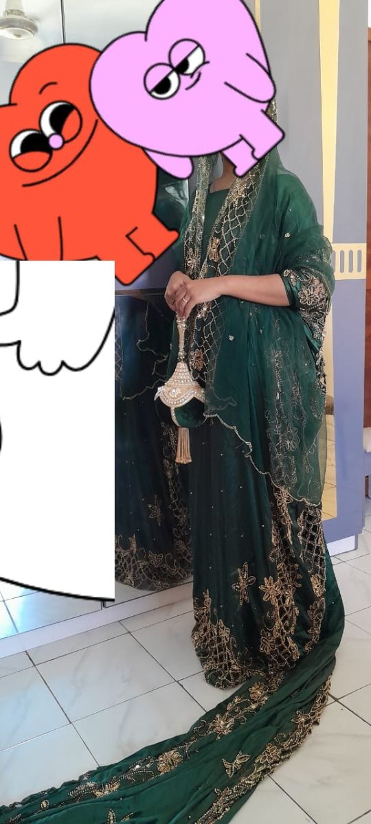 Robe de mariée verte avec châle et dhill, portée une seule fois