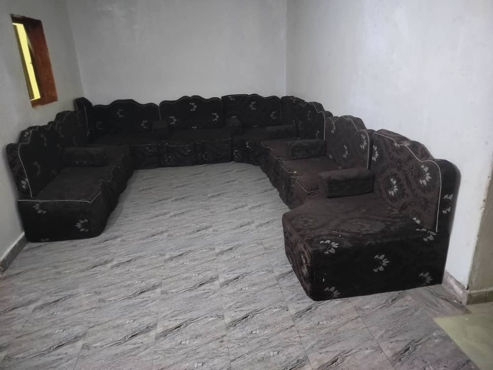 Salons en excellent état, utilisés 2 ans, prix négociable