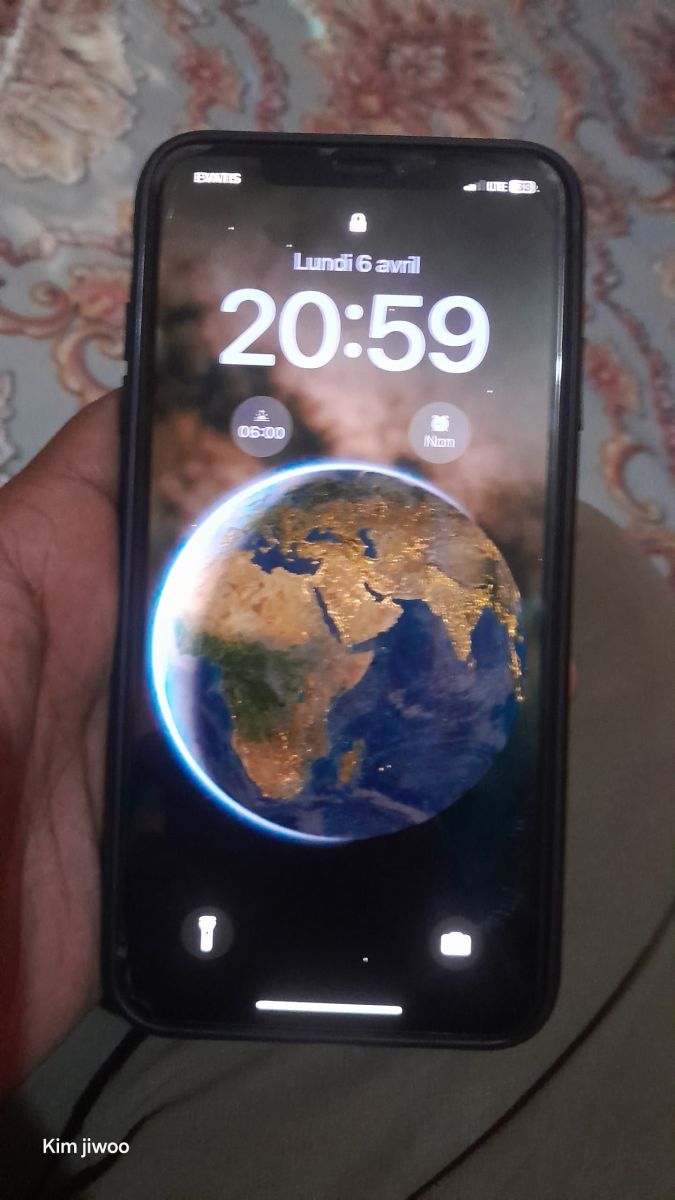 iPhone XS MAX comme neuf avec coque et anticasse