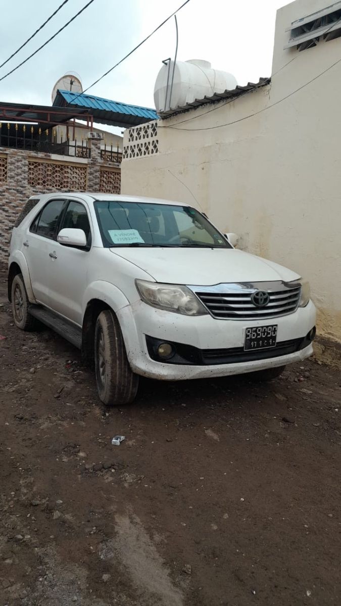 Toyota Fortuner 2015 GCC, Boîte Automatique, 180k km, Essence
