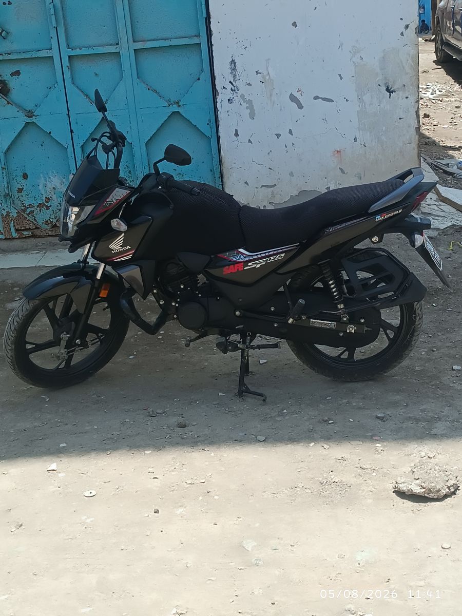 Moto Honda SP 125 noire, 2023, quasi neuve, excellent état
