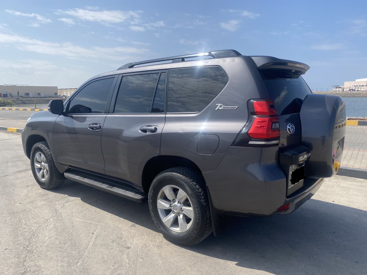 4 Voitures en excellent état à vendre - TOYOTA LANDCRUISER PRADO 2021 & MARQUE MG 2016 & HYUNDAI VENUE 2022 & Kia SPORTAGE 2012