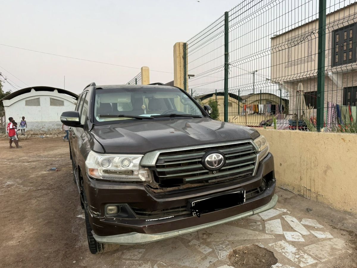 4 Voitures en excellent état à vendre - V8 TOYOTA landcruiser & MARQUE MG 2016 & HYUNDAI CRETA 2023, Kia SPORTAGE 2012