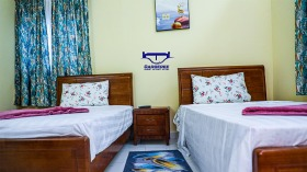 Chambre lit double avec salle de bain