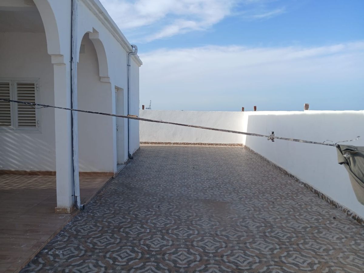 Immeuble R+2 avec terrasse à louer à Hayableh Hejadah