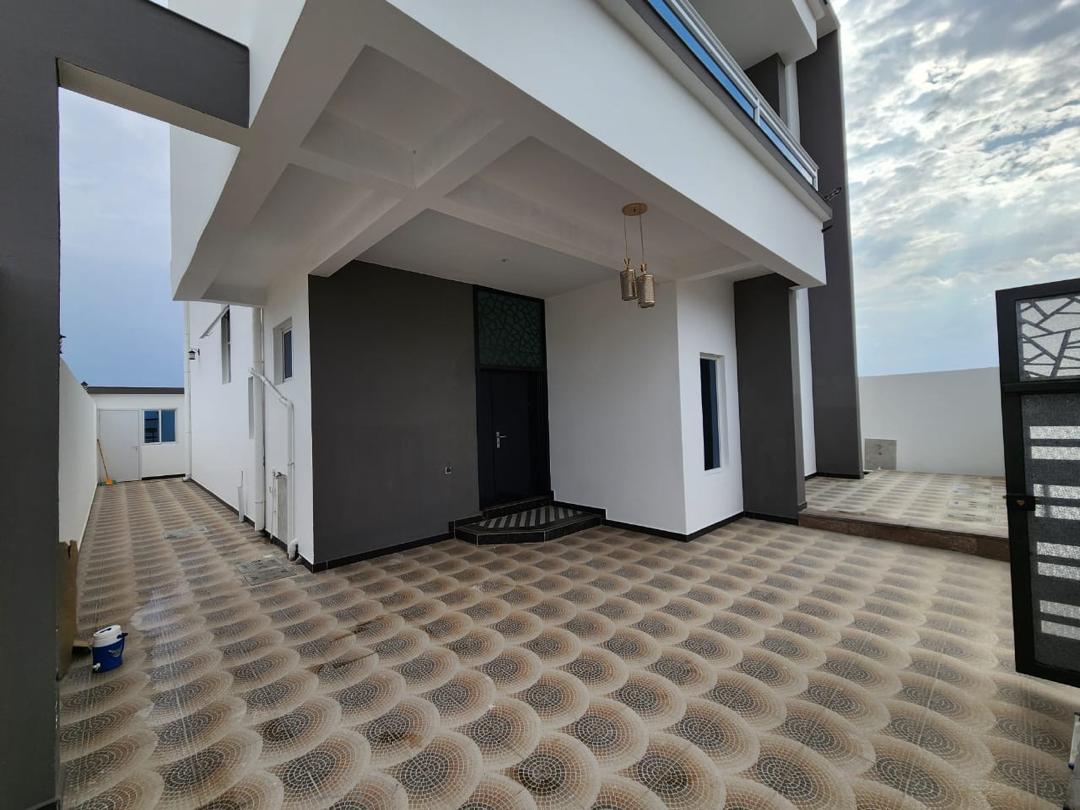 Villa neuve F6 avec terrasse à Haramous