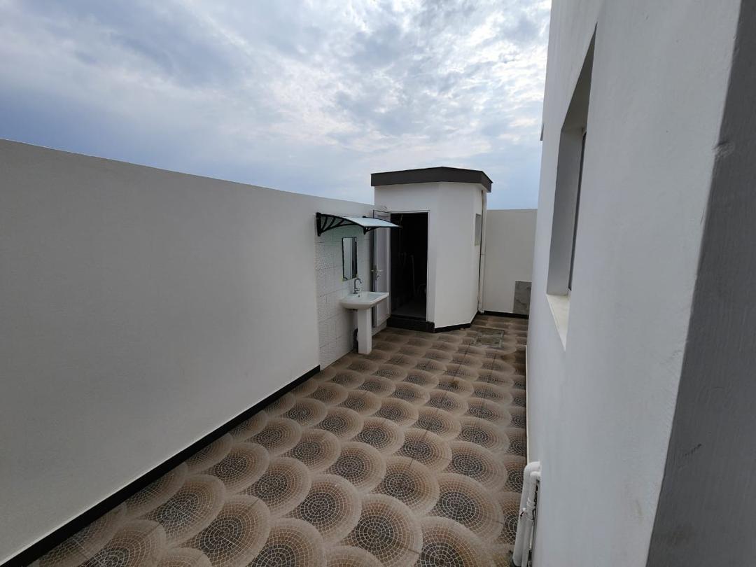 Villa neuve F6 avec terrasse à Haramous