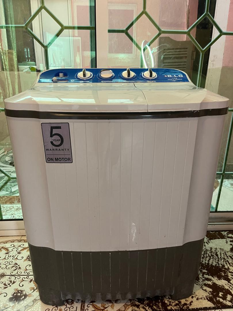 Mobilier et électroménager presque neufs en bon état