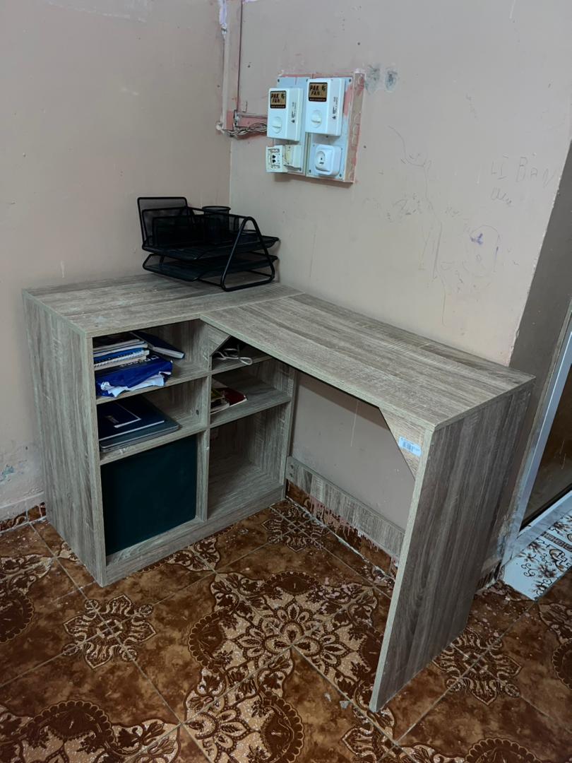 Mobilier et électroménager en très bon état