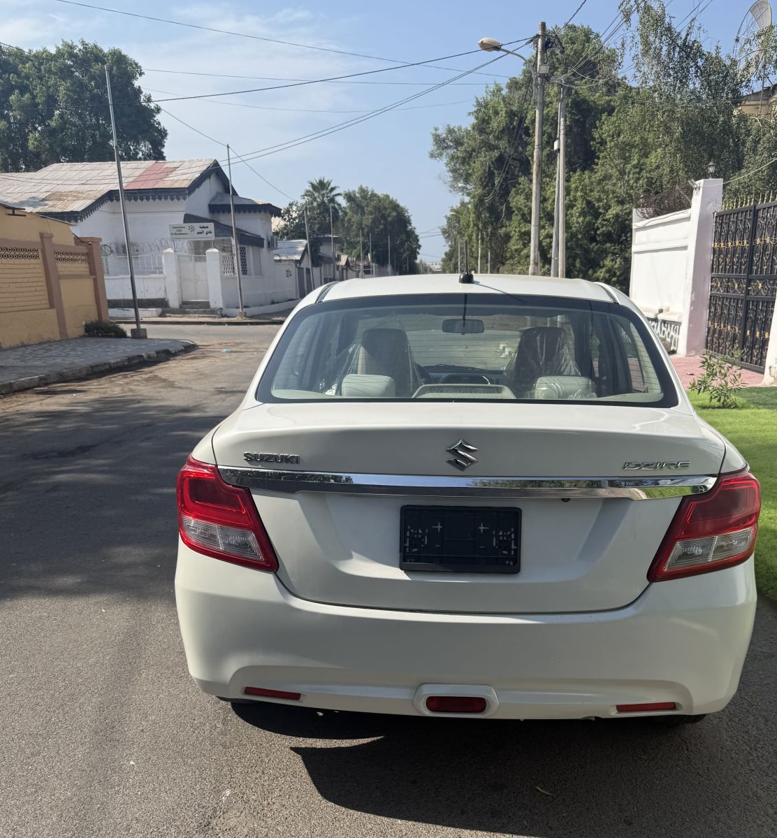 Suzuki Dzire neuve importée, moteur et climatisation parfaits