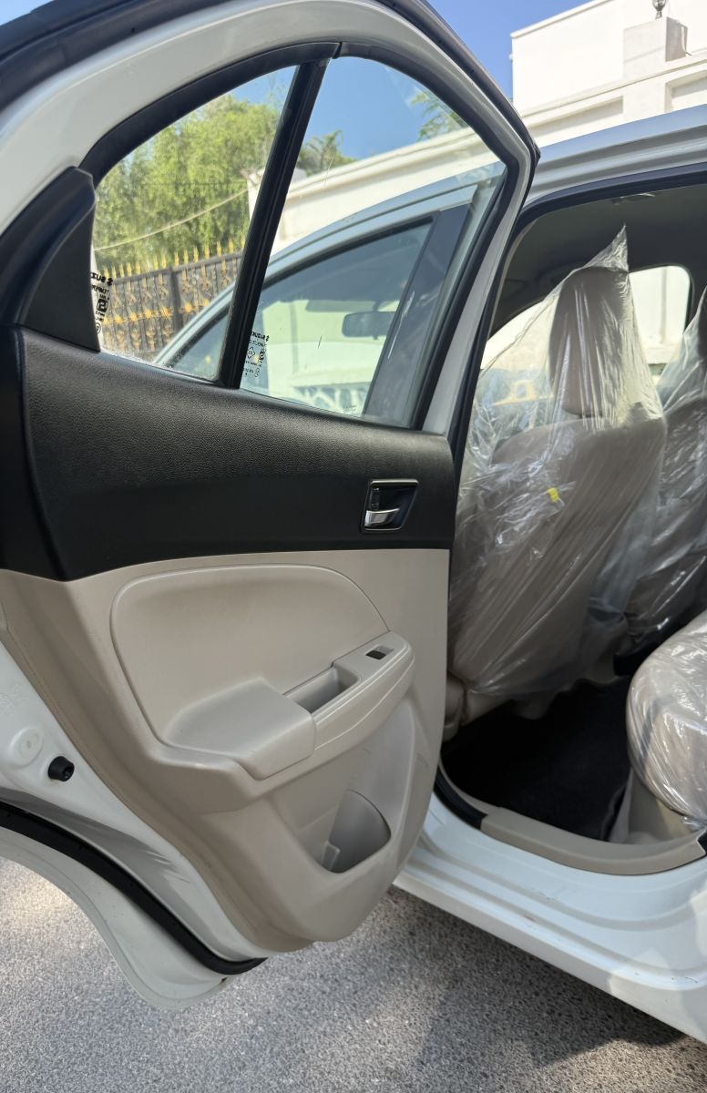 Suzuki Dzire neuve importée, moteur et climatisation parfaits