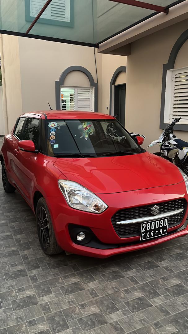 Location Suzuki Dzire 2023, essence, boîte automatique, état neuf