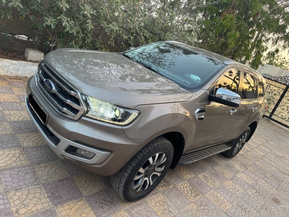 Ford Everest 2022 diesel 7 places boîte automatique en bon état