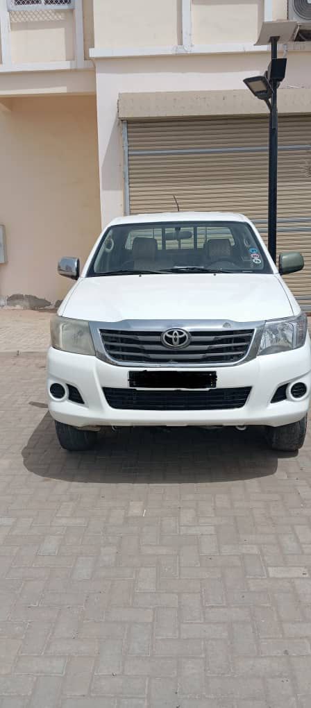 4 Voitures en excellent état à vendre - TOYOTA HILUX 2013 & MARQUE MG 2016 & HYUNDAI VENUE 2022 & Kia SPORTAGE 2012