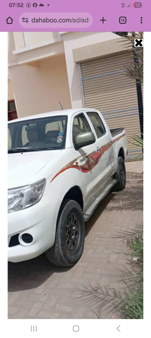 4 Voitures en excellent état à vendre - TOYOTA HILUX 2013 & MARQUE MG 2016 & HYUNDAI VENUE 2022 & Kia SPORTAGE 2012