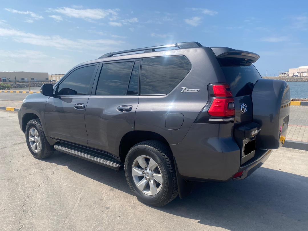 5 Voitures en excellent état à vendre : TOYOTA landcruiser PRADO 2021 &. MITSUBISHI L200 automatique 2022 & Hyundai Santa Fe 2016 & HYUNDAI VENUE 2022 & Kia SPORTAGE 2012
