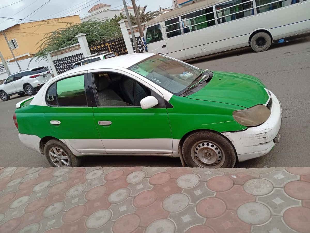 Taxi Toyota Plaza en bon état