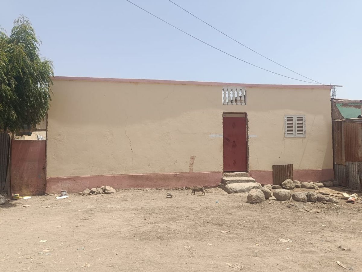 Maison 4 chambres 150m2 récente avec boutique à Balbala Qarawil