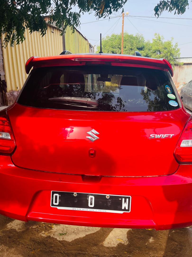 À VENDRE – Suzuki Swift Rouge 2018