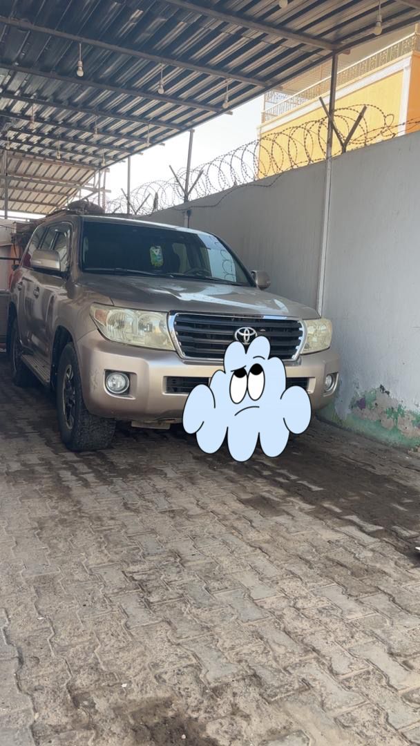 Toyota V8 2011 diesel boîte manuelle bien entretenue