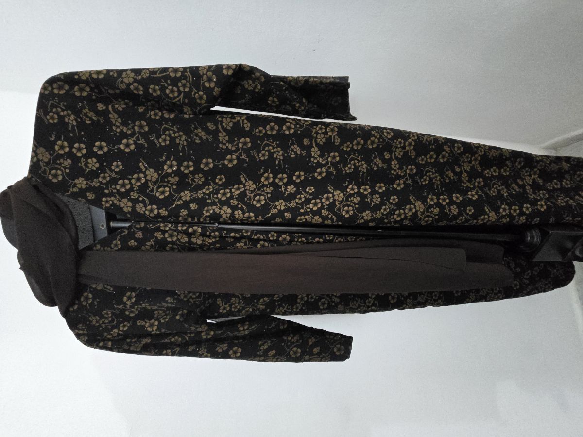 Abayas femmes quasi neuves, élégantes et modernes