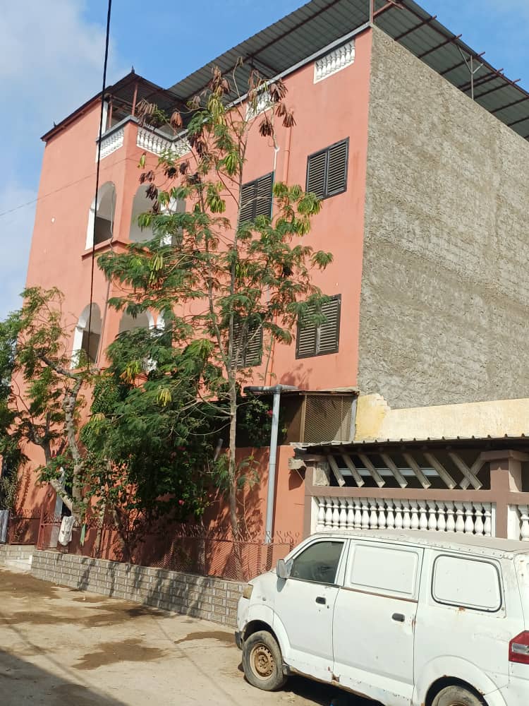 Appartement 5 chambres avec véranda à Salines Ouest