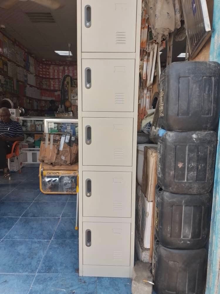 Armoire métallique 5 étagères neuve