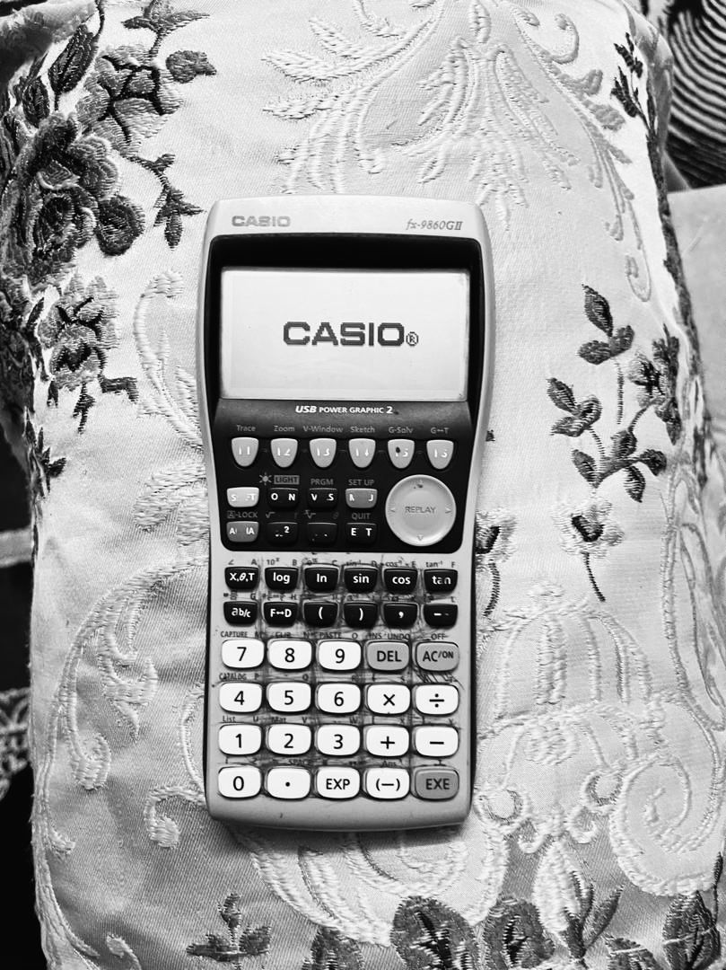 Calculatrice graphique en bon état, peu utilisée