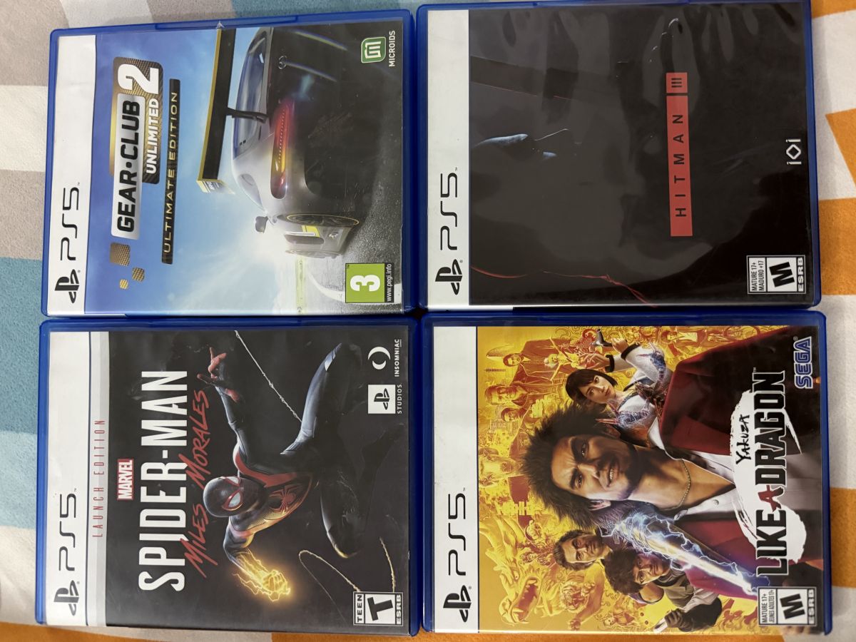 4 CDs PS5 en bon état, vente séparée possible