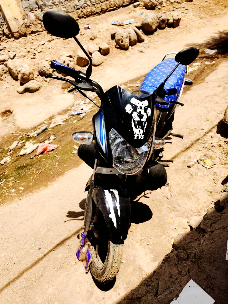 Moto en très bon état, modèle récent