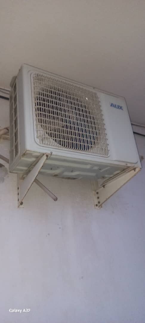 Climatiseur AUX 1,5 CV en bon état, bien entretenu
