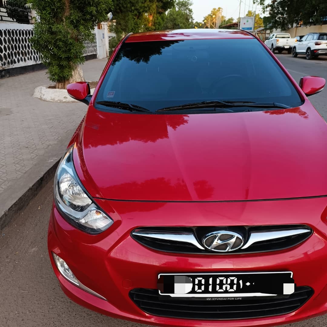 Hyundai Accent 2014 diesel, boîte automatique, climatisation