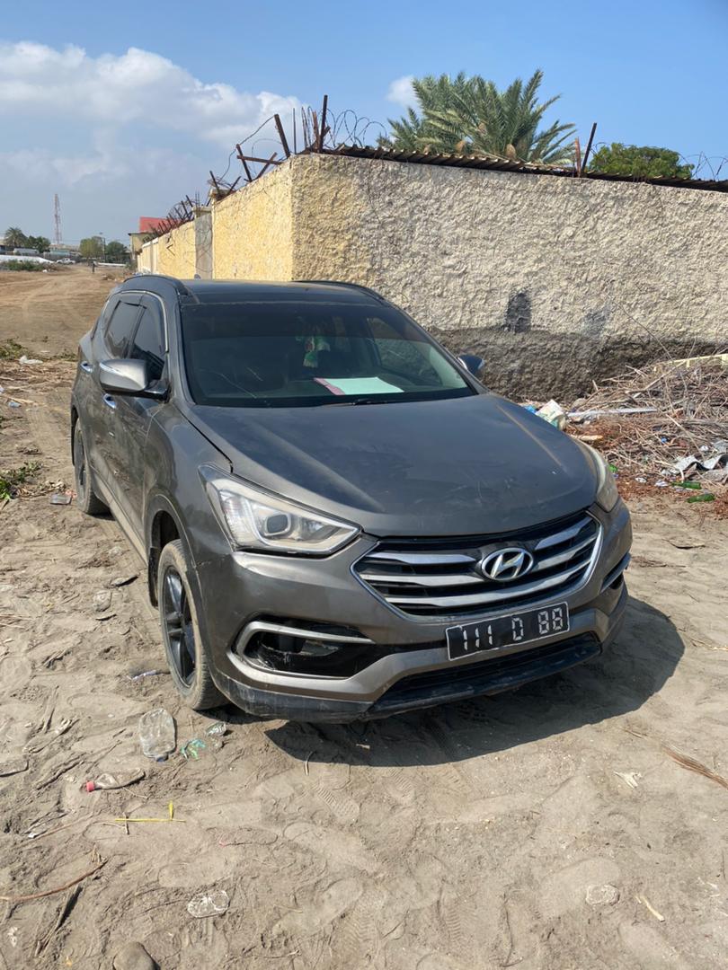 Hyundai Santa Fe 2017 essence, full option, très propre