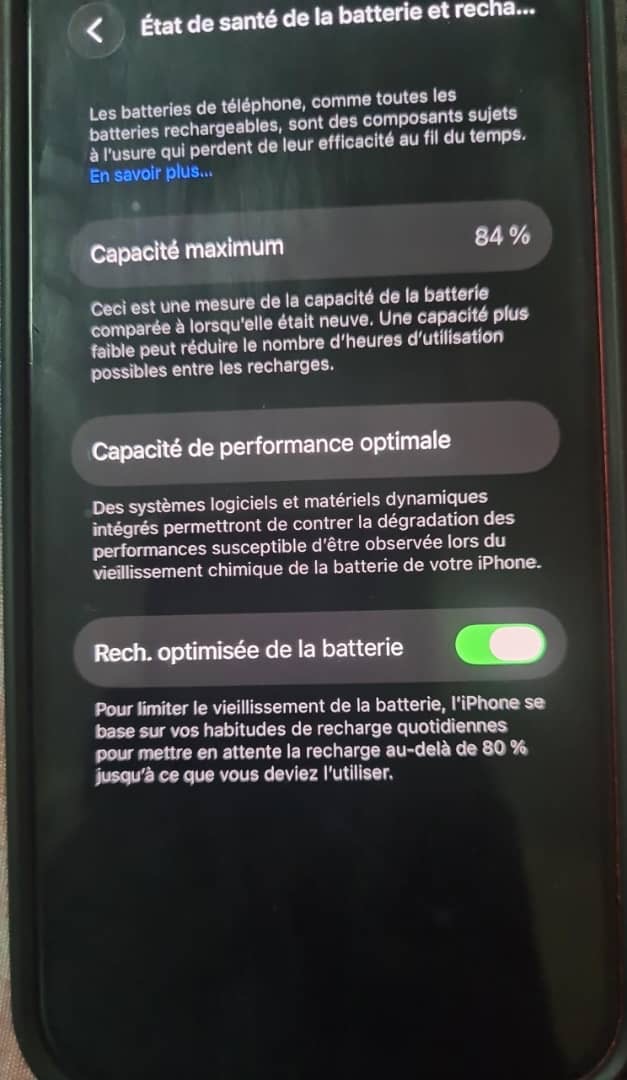 iPhone 12 en bon état capacité batterie 84%