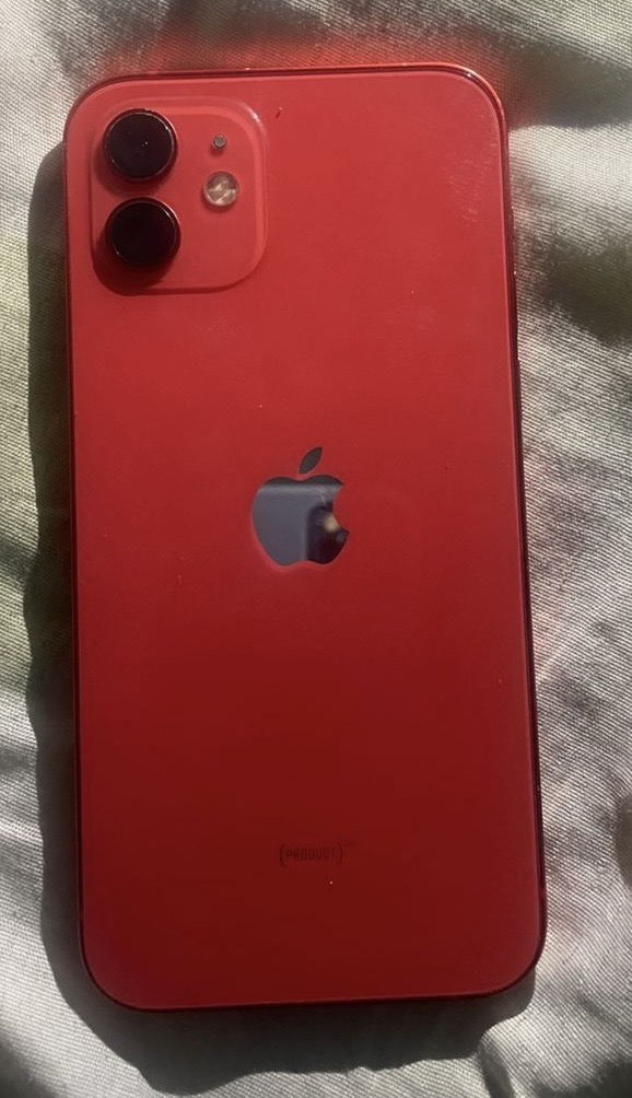 iPhone 12 en bon état capacité batterie 84%