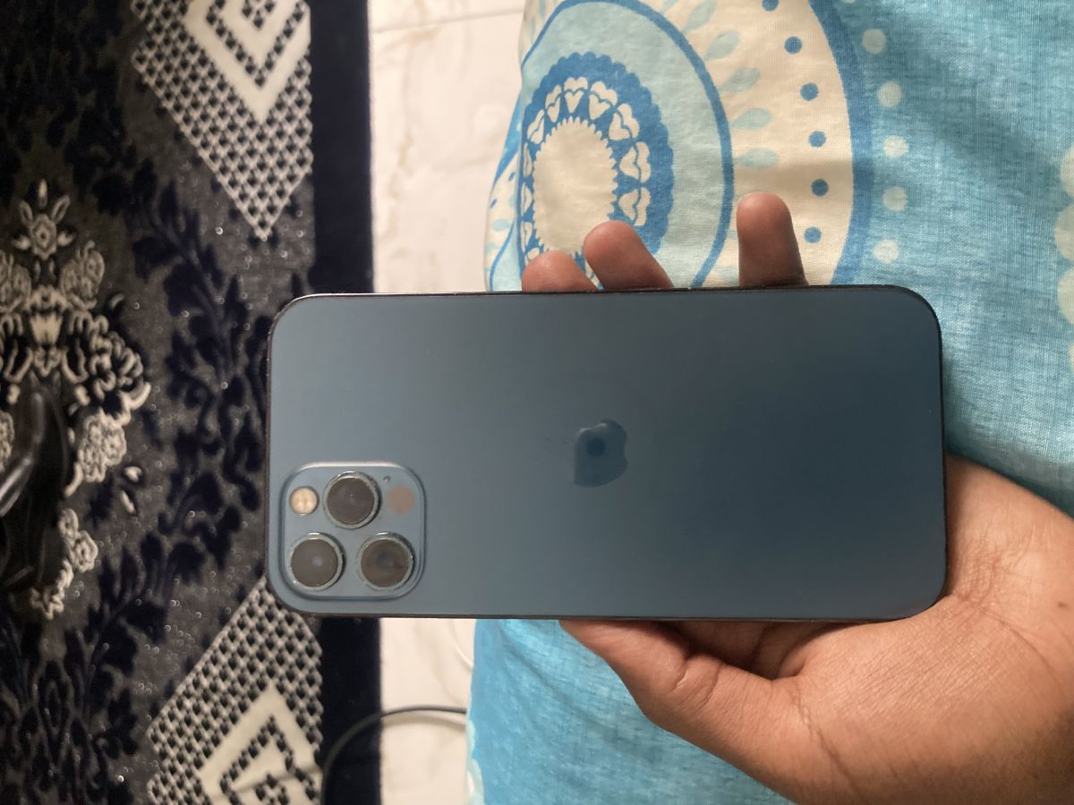 iPhone 12 Pro 76 % capacité en bon état