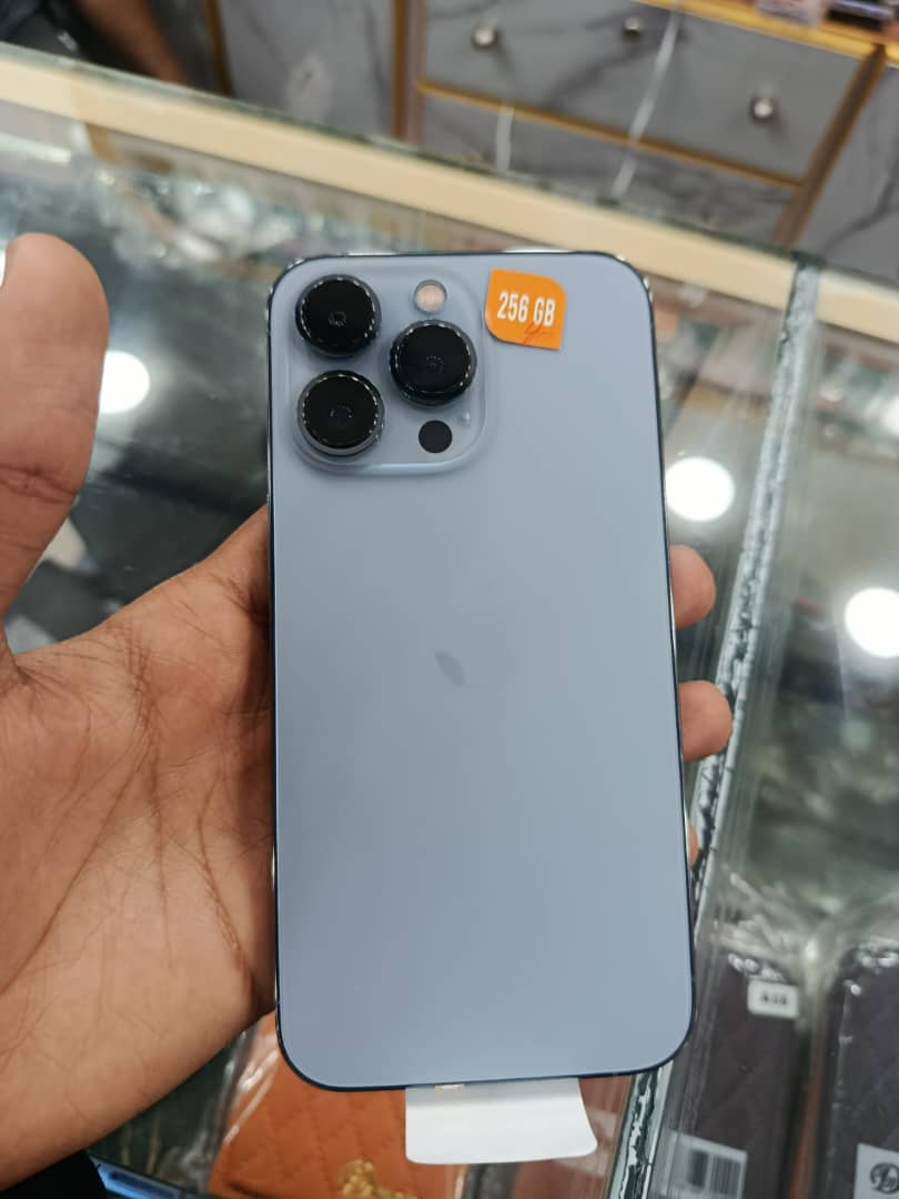 iPhone 13 Pro Bleu 256 Go en excellent état