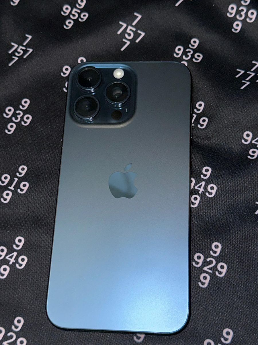 iPhone 15 Pro Max 256 Go bleu titane avec garantie Dubaï